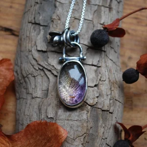 Pendentif en argent massif avec sa petite succulente et son cabochon d'amétrine