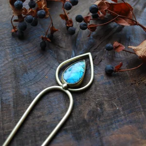 Barrette pic à cheveux rond en laiton et cabochon de labradorite