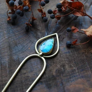 Barrette pic à cheveux rond en laiton et cabochon de labradorite
