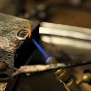 Stage de bijouterie artisanale – Initiation et créations libres (4 jours – 30 h)