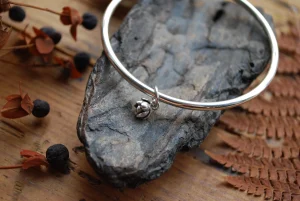 Bracelet FLORA jonc fermé en argent avec une petite succulente