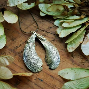 Pendentif disamare en laiton avec sa chaine