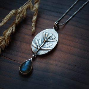 Pendentif empreinte végétale